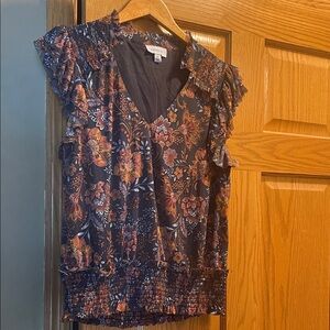 Evereve  Navy Floral Blouse with Ruffle Sleeves Xlarge
